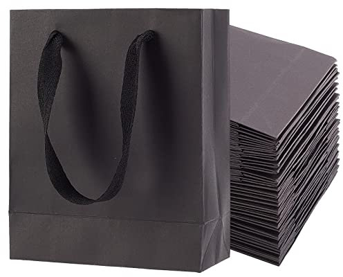 NBEADS 25 Stück Schwarze Papier Geschenktüten, Kraftpapiertüte Süßigkeiten Tragetaschen Rechteckige Kraftpapier Einkaufstasche Mit Griffen für Weihnachten Geburtstag Hochzeit Partyfeiern, 16x13x6 cm