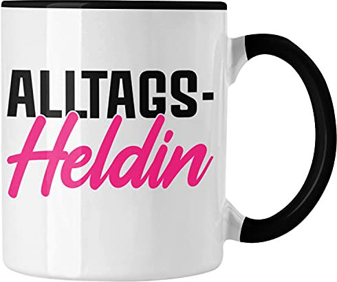 Trendation - Alltags-Heldin Lustige Tasse Büro Kaffeetasse Kaffeebecher Kollegin Frau Frauen Lustig (Schwarz)