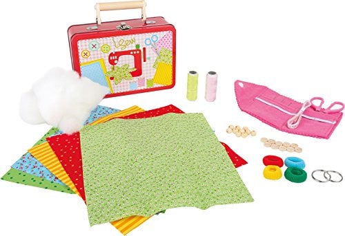 small foot 3921 Kinderkoffer Nähset, inkl. Stoffe, Schere, Nadeln, Knöpfen und Perlen aus Holz, uvm, ab 3 Jahren
