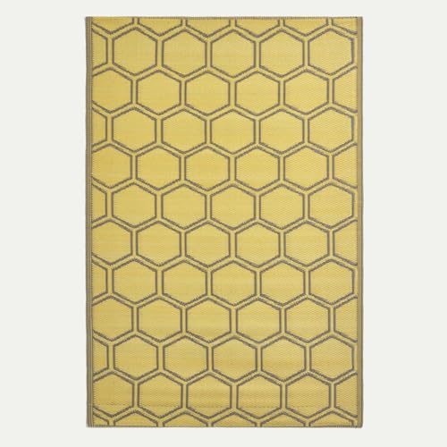 HOMESCAPES Yellow Outdoor Rug for Garden or Patio 100% Recycled Plastic 182 x 122 cm Lightweight Waterproof Garden Rug Honeycomb Geometric Design Woven Floor Mat for Indoor & Outdoor Use