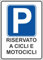 M-ITALY CARTELLO SEGNALETICO - PARCHEGGIO RISERVATO A CICLI E MOTOCICLI - Adesivo Extra Resistente, Pannello in Forex, Pannello In Alluminio (30x42, Alluminio)