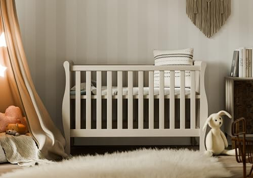 Babybett Gala 120x60 cm – Elegantes Kinderbett in Weiß mit ausziehbarer Barriere – Umwandelbar in Tagesbett, aus hochwertigem Kiefernholz & MDF, ideal als Baby Bett & Gitterbett