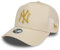 New Era New York Yankees MLB Truckerkappe für Frauen Snapback Mesh Metallic Logo NY verstellbar beige - One-Size
