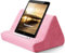 Weiches Tablet-Ständerkissen mit Tasche, Tablet-Kissenständer, verstellbarer 3 Betrachtungswinkel, fauler Halter für Bettsofa, kompatibel mit iPads, Tablets, eReaders, Bücher, Zeitschriften (rosa)…