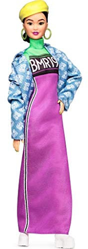 Barbie GHT95 - voll bewegliche Modepuppe, brünett, mit neonfarbenem Motocross-Kleid, Jeans-Jacke und Barett, Accessoires und Puppenständer, Spielzeug ab 6 Jahren