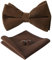 HOULIFE Fliege Herren Set - Verstellbare Fliege aus Samt Vorgebunden Fliege, einfarbige Einstecktuch, Manschettenknöpfe Set für Bräutigam Hochzeit formal mit Geschenkbox, Braun