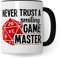 Game Master Tasse - Rollenspiel Spruch: Never Trust a Smiling Gamemaster - Kaffeetasse Fantasy Pen & Paper Tabletop D20 Würfel Motiv - RPG Dungeon Kaffee-Becher