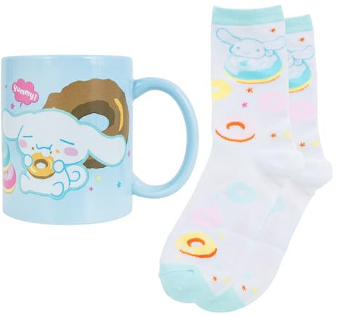 Blue Sky Studios Hello Kitty Cute - Juego de taza y calcetines, taza de cerámica de 350 ml, calcetines Kawaii tamaño 4-7, regalos coleccionables de Hello Kitty, Cinnamoroll