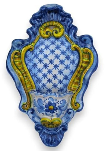 SICILIA BEDDA CAPACI Acquasantiera in Ceramica Siciliana - h 23 x L 14 cm ca. Fondo Blu, Decoro Barocco e Fiore MD8
