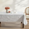 Laura Ashley Tischdecke, bestickt, Jacquard-Stoff, knitterfrei, für Esszimmer, Urlaub, Party, Hochzeit oder Bankett, 152,4 x 259,1 cm, Cynthia Beige