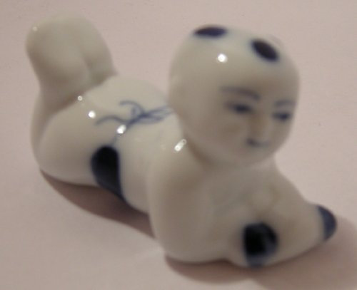 Reposa palillos orientales con forma de bebé con los pies hacia arriba - Cerámica - Calidad garantizada