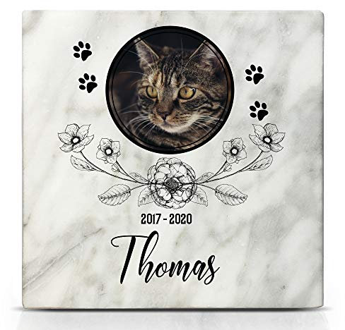 TULLUN Individueller Personalisierter Weißer Natur Marmor Gedenkstein für Hunde, Katze und andere Haustiere - Größe 10 x 10 cm - Blumen