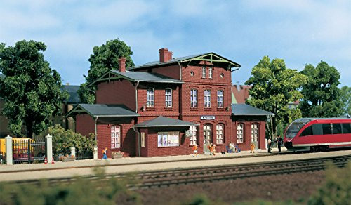 Auhagen GmbH 11381 Railway Station Krakow, bunt, M