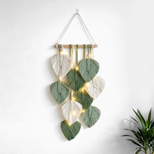 IHONYI Makramee Wandbehang – Boho Deko Wanddeko – Girlande mit 3M LED + Kamm, kombiniert mit Holzperlen und Grünen Blättern. Ideal für Schlafzimmer, Wohnzimmer, Kinderzimmer und Wohnwagen.