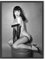 Masters of Fate Bettie Page Posing On Stool In Fishnets Remastered Foto Poster Druck 31BP (28,9 x 35,6 cm)