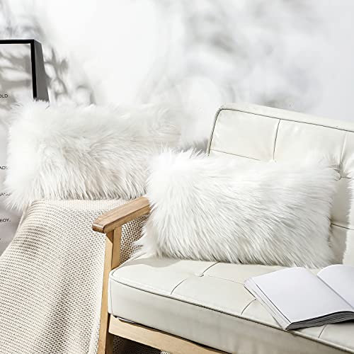 OYIMUA 2 Pcs Weicher Zierkissenbezüge Deko Kissen Schaffell Lammfell Kunstfell Langhaar Zierkissen Kissenbezug Fellimitat Sofakissen Cuddly Kissen (Weiß, 30 x 50 cm)
