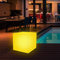 wuuhoo I LED Solar Würfel Leuchthocker KUBI mit 16 Farben I Farbwechsel mit Fernbedienung I Wetterbeständige Solarlampe dimmbar+ Akku für Drinnen und Außen I Gartenbeleuchtung, Deko 40 x 40 x 40 cm
