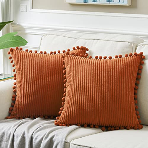Fancy Homi 2 Stück Rost Fall dekorative Wurfkissenbezüge 45x45 cm mit Pompons für Wohnzimmer, Couch Schlafzimmer, weicher Cord, massiver quadratischer Kissenbezug 45x45 cm, Boho-Heimdekoration