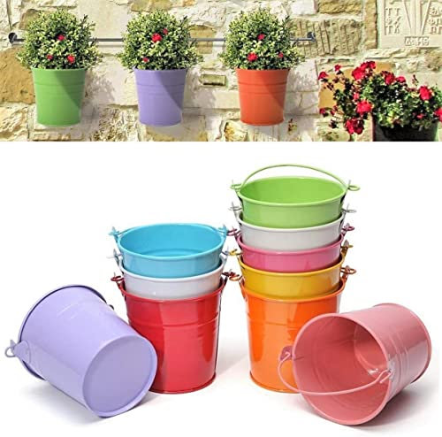 KAHEIGN 12 Stück Mini Metall Hängende Blumentöpfe, 6cm Blumentöpfe Hängender Blumeneimer mit Abnehmbarem Griff für Balkonzaun Garten Home Decor (12 Farben)