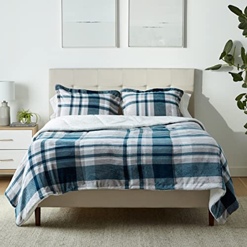 Amazon Basics 3-teiliges Daunen-Bettwäsche-Set, ultraweiches Micromink-Sherpa-Bettzeug-Set, Steppdecke 224 x 229 cm & 2 Kissenbezüge 51 x 66 cm, Marineblau, kariert