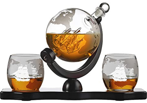 4-TLG Whisky-Set mit Wunschgravur - mit Name graviert - 1x Globus Dekanter mit Weltkarte 850 ml, 2X Whiskygläser 320 ml, 1x Holztablett - für Scotch, Bourbon, Rum - Motiv Segelschiff