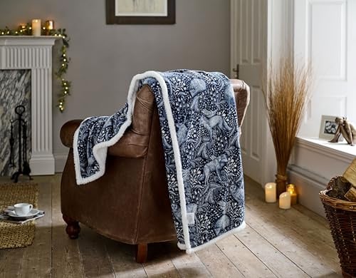 Deyongs Woodland Folk Sherpa Fleece Throw Blanket, Super Soft Reversible 220gsm Flannel / 200gsm Sherpa, Winter Cosy Bed & Sofa Blanket, Machine Washable, Navy, 140 x 180 Warm Snuggle Decora