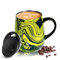 Ideus® Kaffeebecher 470 ml (16 oz), doppelwandige vakuumisolierte Kaffee- und Teetasse aus Edelstahl mit rutschfestem Griff und Schiebemoduldeckel und großem Volumen (Goldenes Totem)