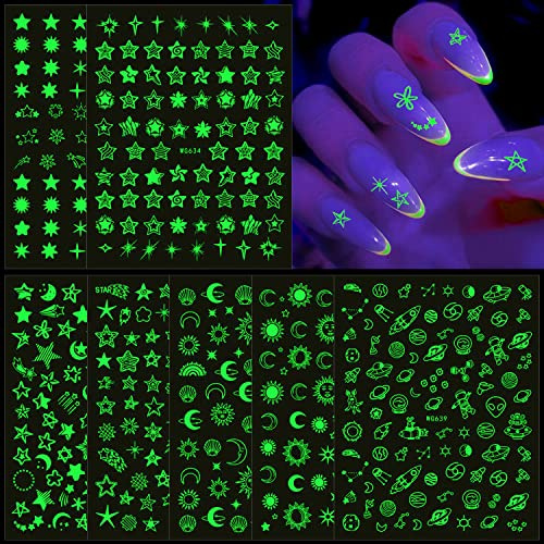 7 Blätter Leuchtende Nagelstäbchen Glow in The Dark Nail Stars Decals Zubehör 3D Selbstklebende Mond Sonne Blume Muschel Astronaut Planet Design Fingernagel Kunst Sticks für Frauen Mädchen