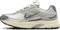 Nike Initiator Herren-Laufschuh, Light Bone/Smoke Grey-Coconut Milk, 44.5 EU
