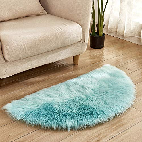 YAOTT Faux Lammfell Schaffell Teppich, Halbkreisförmiger Fellteppich, Flauschig Weiche Nachahmung Wolle Teppich, Hochflor Teppich für Wohnzimmer Schlafzimmer Kinderzimmer Hellblau 45X90CM