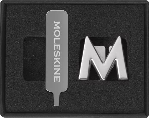 Moleskine Pin per Taccuino o Agenda Lettera M, Spilla Lettere, Personalizza la Chiusura con Elastico, Idee Regalo Personalizzato, Colore Argento