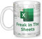 Flaskars Freak In The Sheets – Lustige Geschenke für Frauen Männer – Neuheit 325 ml Keramik Lustige Kaffeetasse