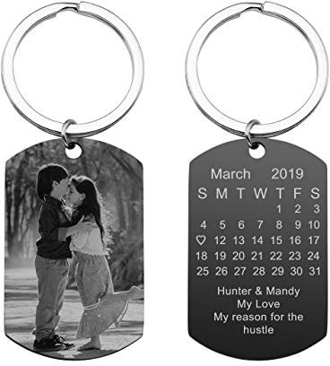 Zysta Personalized Text & Fotogravur - Edelstahl Dog Tag Schlüsselanhänger Erkennungsmarke ID Tag Gravurplatte keychain Schlüsselbund für Personalisierte Geschenke (Mit- Kalender & Text & Fotogravur)