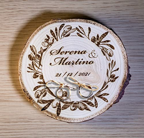 Porta fedi su fetta di legno tema rametti di ulivo, diametri da 10 a 19 cm, portafedi personalizzato per matrimonio o altro evento speciale anniversario, fedi nuziali