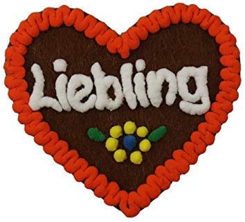 Anstecker Filzherz Liebling für Junggesellinnenabschied Junggesellenabschied Heimatfest Dirndl Accessoires mit Namen - Namensschild Herz personalisiert Button Brosche Ansteckbutton Wunschbeschriftung
