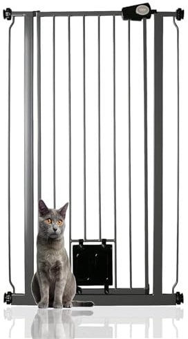 Bettacare Haustiergitter mit Verriegelbarer Katzenklappe, 68.5cm - 75cm, Schiefergrau, 104cm in der Höhe, Extra Hohes Haustier Sicherheitsgitter mit Katzenklappe, Einfache Installation