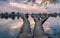 GUOHLOZ Puzzle 1000 Pièces Paysage -Puzzles en tête en Bois-Relax Puzzles Jeux-Puzzle Ville Romantique pour Enfants et Adultes Cadeaux，Coucher de Soleil,Maisons sur pilotis, 75x50cm