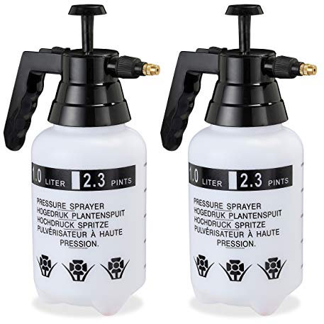 Relaxdays 4 x Pumpsprühflasche, einstellbare Messingdüse, Pflanzen Bewässerung, Schädlingsbekämpfung, 1l Sprüher zum Pumpen, Black