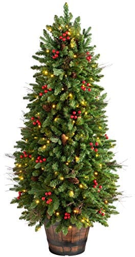 WeRChristmas Pre-Lit Pine & Berry Potted Christmas Tree with 200 Chasing Warm LED Lights, Multi-Colour, 4.5 feet/1.35m