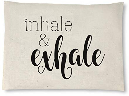 Reelax.me Kirschkernkissen, Körnerkissen für die Mikrowelle Inhale, Exhale – Yoga-Geschenk für Meditation und Achtsamkeit- Geschenkidee als Kühlkissen oder Wärmekissen