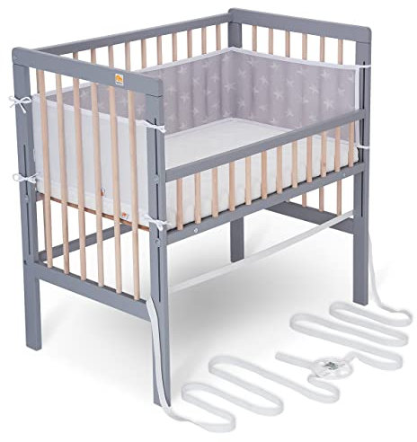 FabiMax Baby Beistellbett für Boxspringbett, TÜV geprüft 2022, inkl. Matratze und Nestchen aus Netzstoff, Buche massiv grau/Natur, Comfort/weiße Sterne auf grau