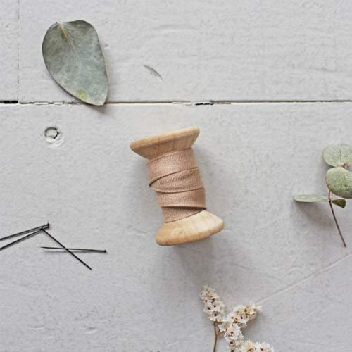 Atelier Brunette Viskose-Krepp-Schrägband, Ahorn