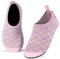 Kyopp Kinder Hausschuhe Junge Mädchen Pantoffeln Aquaschuhe Atmungsaktive rutschfest Barfussschuhe Slipper Kindergarten Unisex (Fischschuppen Rosa 26/27 EU)