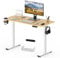 SANODESK Höhenverstellbarer Schreibtisch mit Kompletter Tischplatte – Inklusive 4 Zubehörteilen: Cup Holder, Haken, Aufbewahrungsbox und Kabelmanagement, Memory-Funktion, Für Büro und Unterhaltung