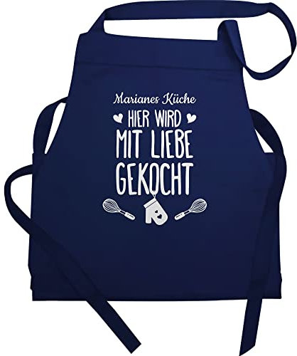 Schürze - Kochschürze - Hier wird mit Liebe gekocht mit Name I Geschenk Kochen - 60x87 - Navy Blau - geschenke für köche küchentextilien küche sprüche apron küchenschürze oma kochzubehör