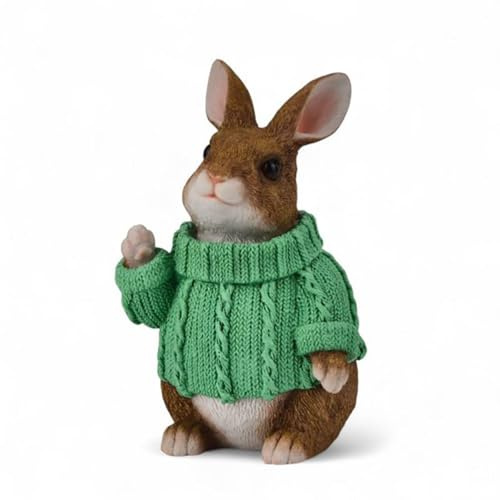 ReWu Hasenfigur Deko 23 cm – Hase sitzend mit Strickpullover in Grün, Osterdeko & Frühlingsdeko für Regal/Fensterbank, Wohnaccessoire (H23xB14xL13 cm)