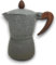 Caffettiera Moka Classica Disponibile in Versioni da 1, 2 o 3 Tazze Design Elegante in Alluminio Verniciato Manico Ergonomico Antiscottatura Effetto Legno, Caffè Italiano (Grigio - 2 tazze)