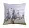 AELKSP Kissenbezug Kissenhülle Haus Dekorativ Für Jungen/Mädchen Wohnzimmer Schlafzimmer Sofa Stuhl Kissenbezüge,Tierthema DREI Pferde galoppieren auf dem weißen Sand und Laufen auf Gras im,50x50 cm