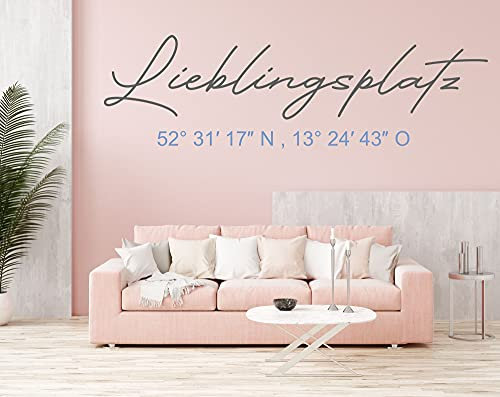 Wandtattoo Spruch - Lieblingsplatz (oder Wunschtext) + Wunsch Koordinaten - Wandaufkleber Wandsticker mit Größen u. Farbauswahl