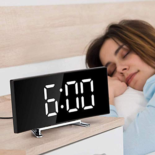 camouflage net Digitaler Wecker, Alarmwecker, 5 LED-Display Tischuhr, USB Reisewecker, USB & Batteriebetrieben Uhr, Dimmbar Digitalwecker für Schlafzimmer Büro Wohnzimmer (Weiß)